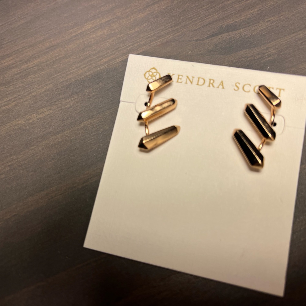 EUC Kendra Scott Billie ear climber earrings in rose gold